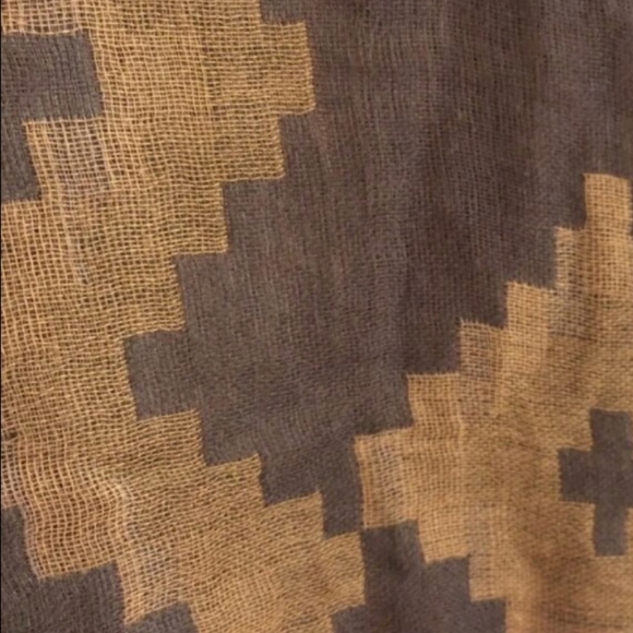 Aritzia Diamond Mosaic Blanket Scarf - Picture 6 of 7